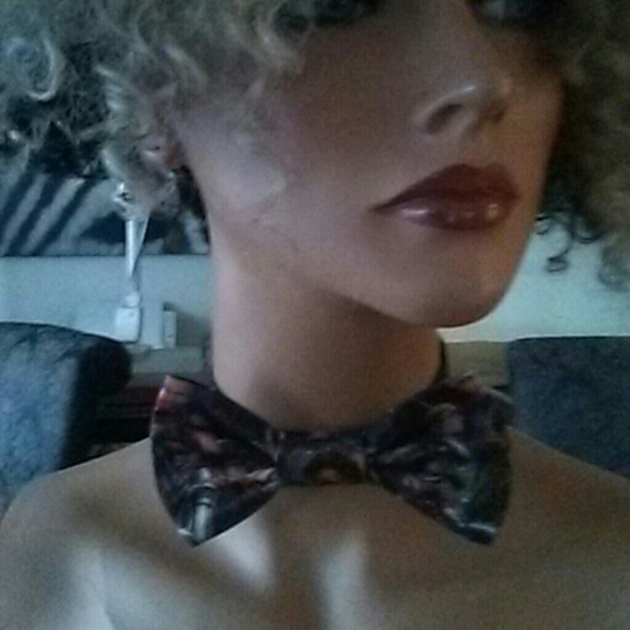 Black Panther Bow Tie & Pocket Square - Picture 4 of 4